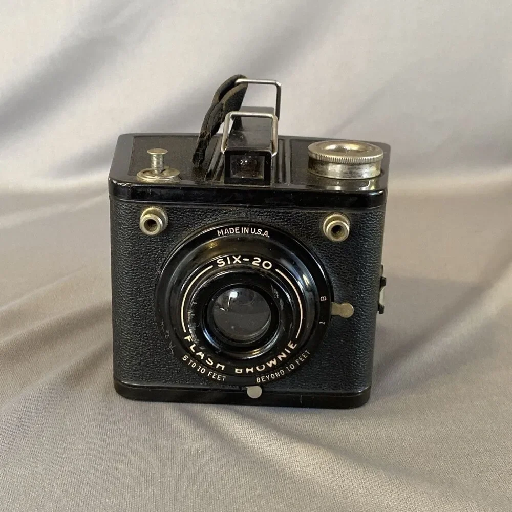 Vintage 1940's Brownie Flash Six-20 Camera Untested Retro Photography Display